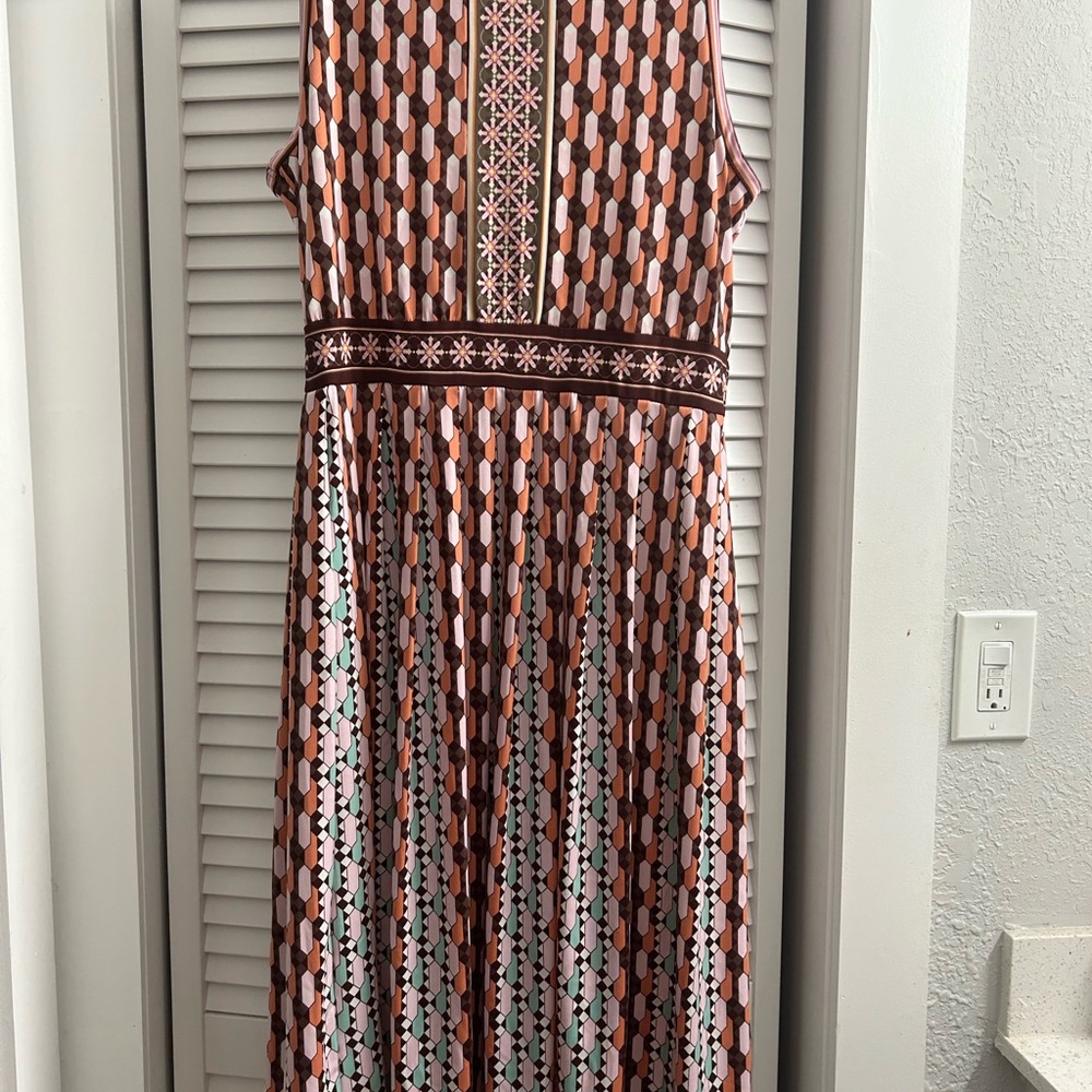 Max Studio Dress - Picture 3 of 4